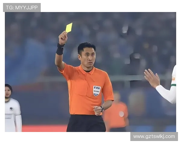 马宁世俱杯强硬执法：阻止违规换人引发教练组围堵(1)