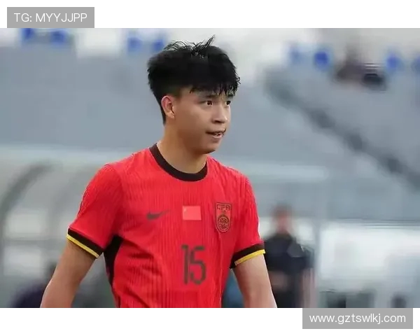 黄希扬点赞国足新星：王钰栋们的未来值得期待(1)